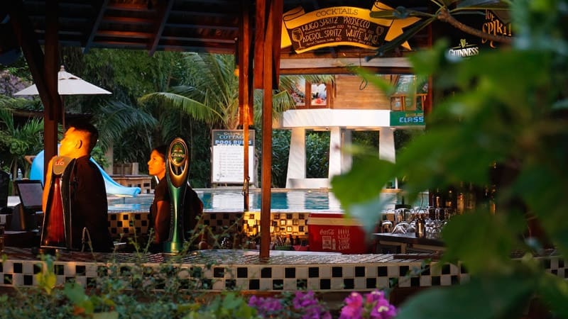 Pool Bar to relax