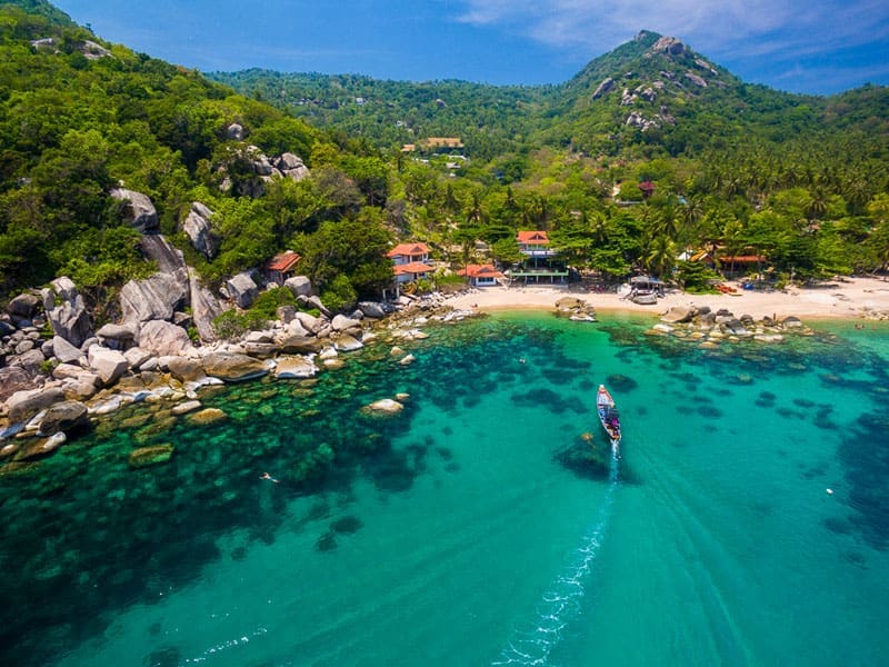 Ao Leuk - beautiful bay dive site known for its sandy bottom, coral reefs, and calm conditions perfect 
for beginners 